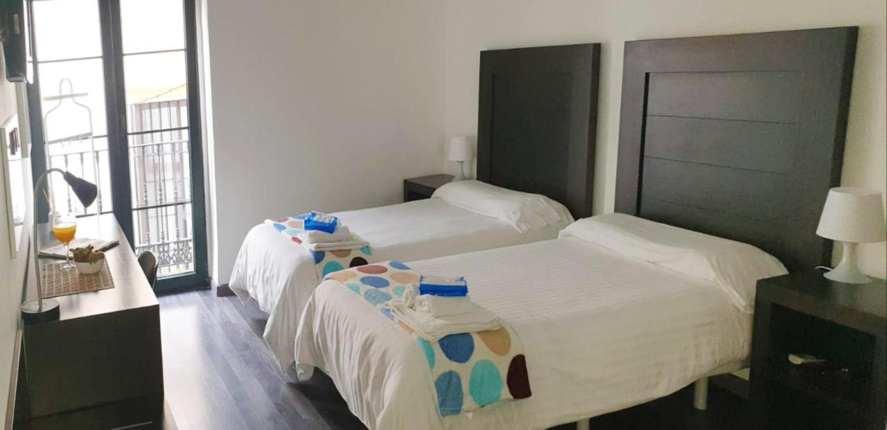 Residencia Viriato Hostel - Seville