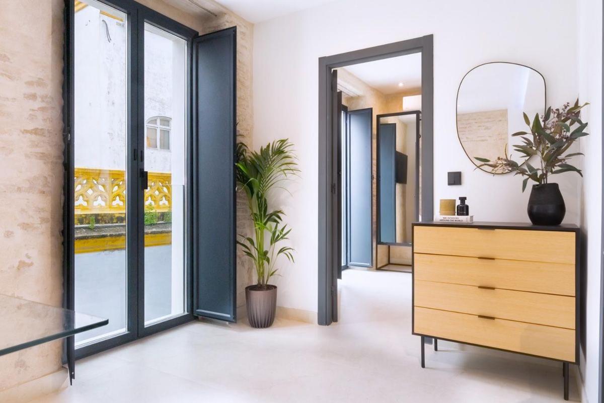 Luxury Apartment Overlooking Casa Pilatos